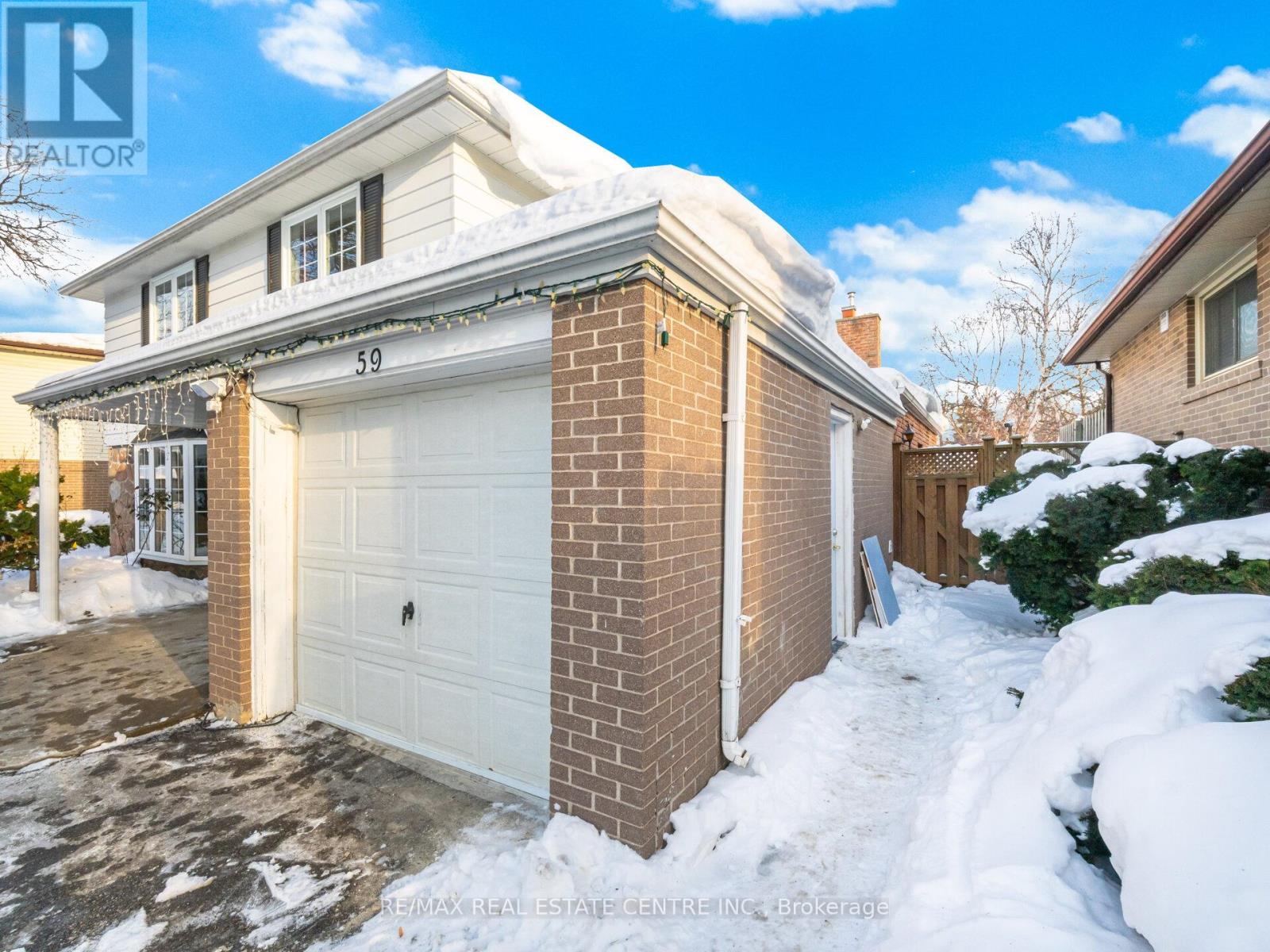 59 Roberts Crescent, Brampton, Ontario  L6W 1G9 - Photo 4 - W12753486