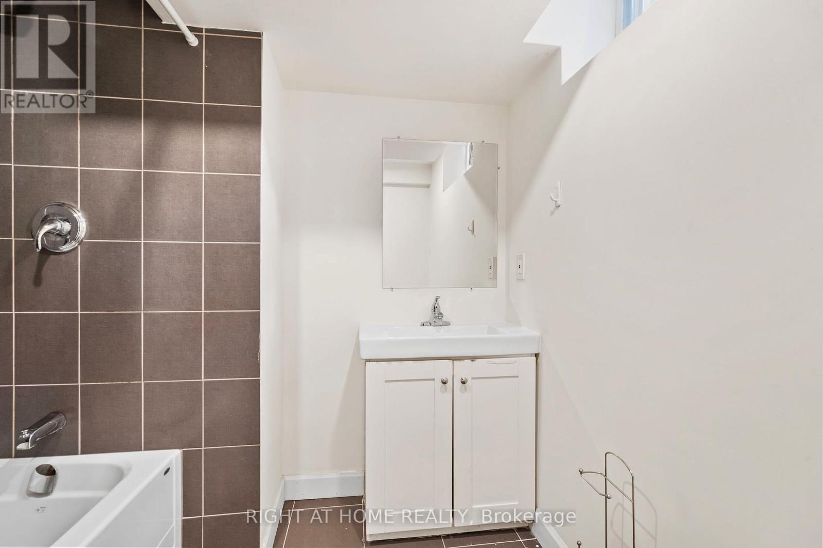 Bsmnt - 2064 Glenada Crescent, Oakville, Ontario  L6H 4M2 - Photo 8 - W12753510