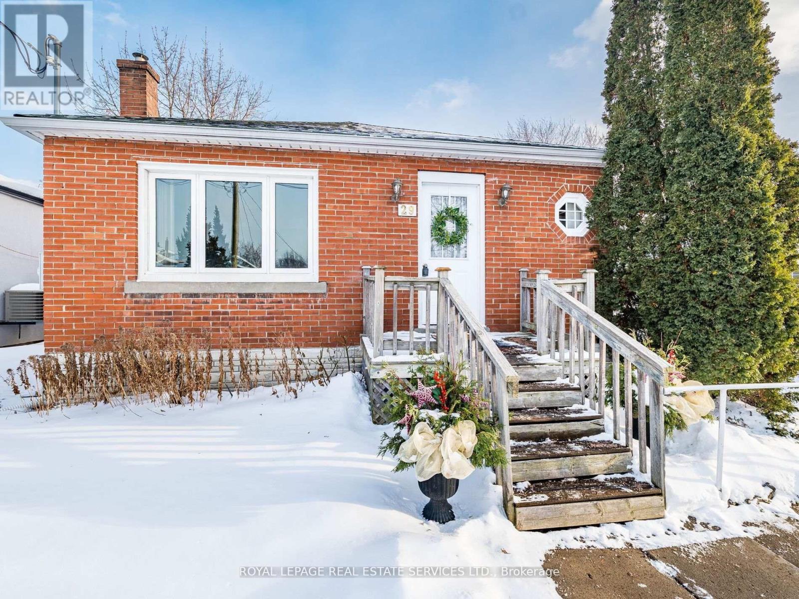 29 Woodward Avenue, Brampton, Ontario  L6V 1K2 - Photo 3 - W12753518