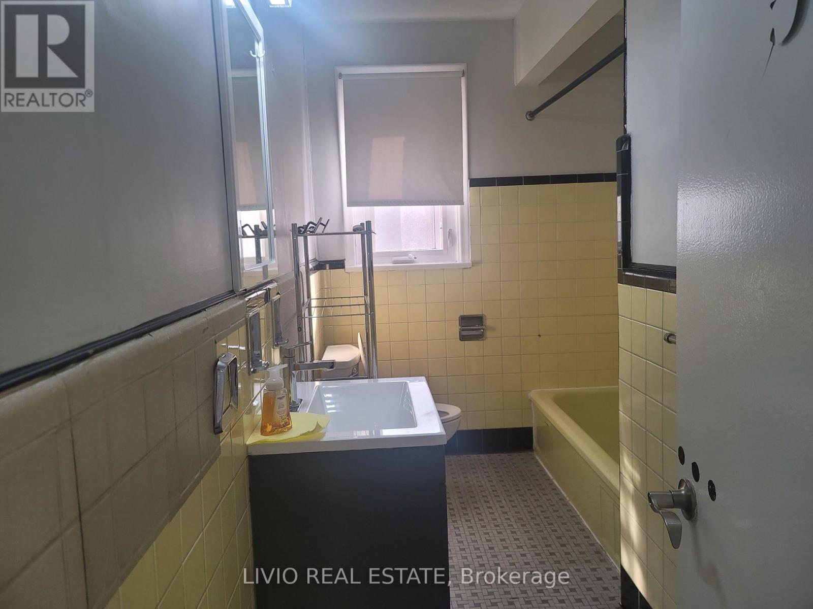 (Main) - 22 Northampton Drive, Toronto, Ontario  M9B 4S6 - Photo 12 - W12753524