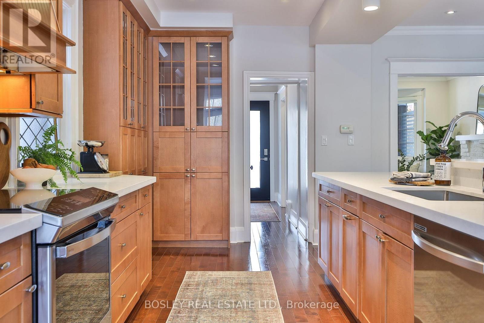 413 Beresford Avenue, Toronto, Ontario  M6S 3B6 - Photo 14 - W12753562