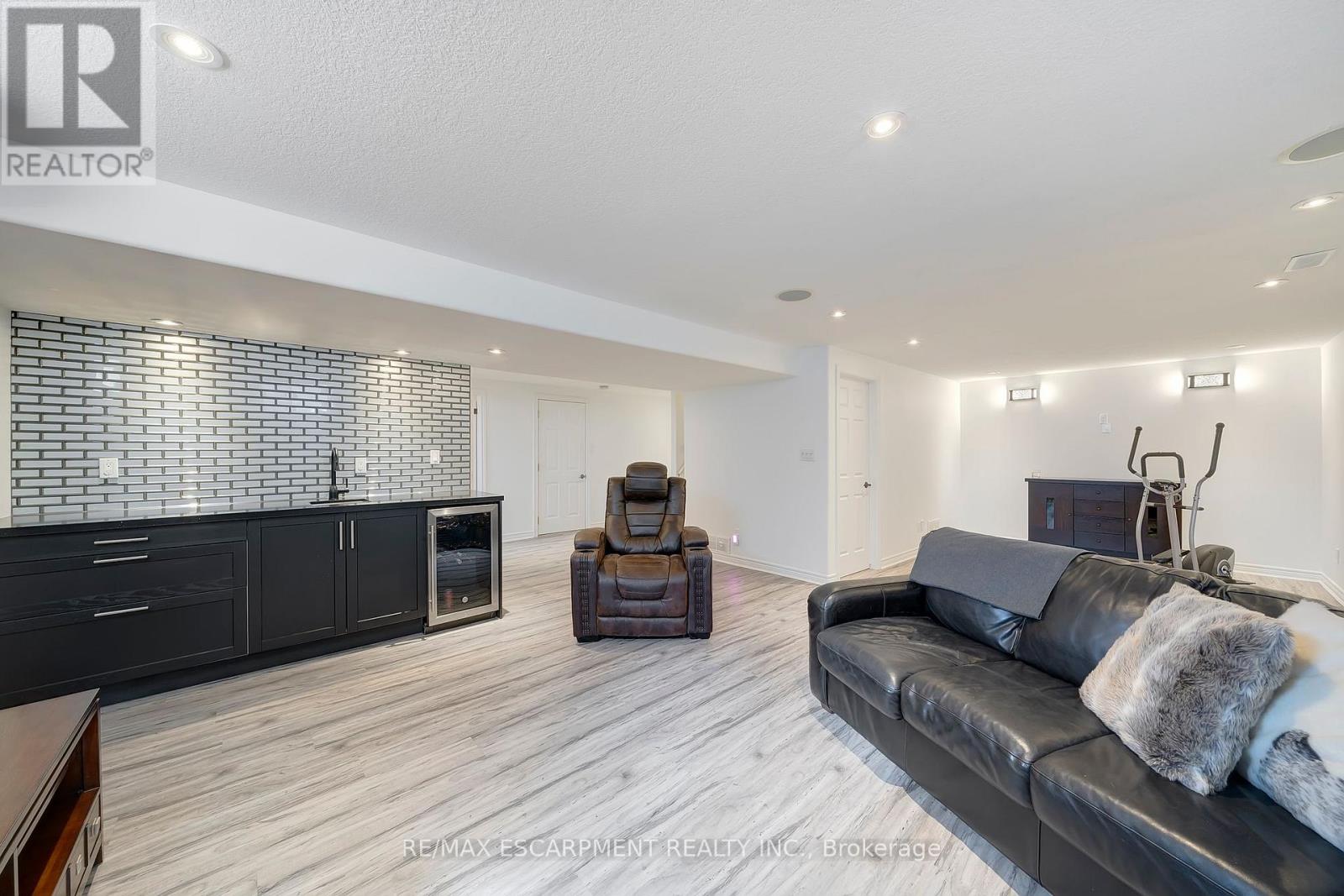 578 Fifty Road, Hamilton, Ontario  L8E 5T5 - Photo 32 - X12390147