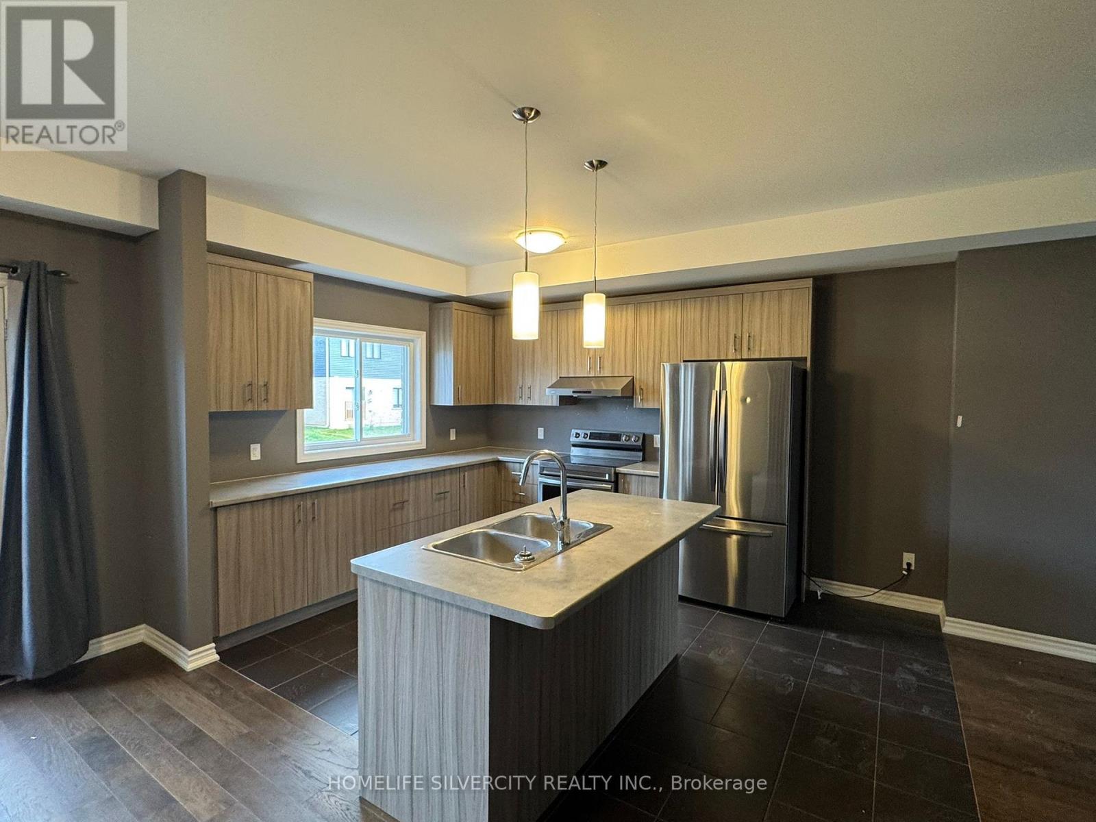 25 Mclaughlin Street, Welland, Ontario  L3B 0J9 - Photo 3 - X12753402