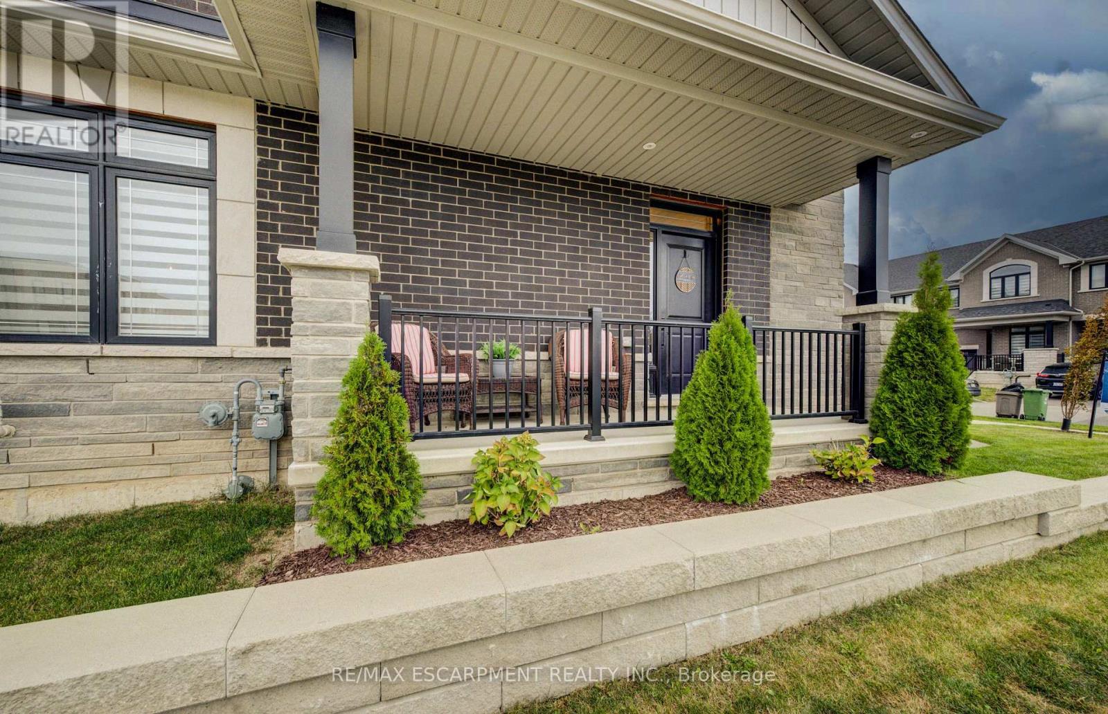 50 Kenesky Drive, Hamilton, Ontario  L8B 1Y2 - Photo 5 - X12753600
