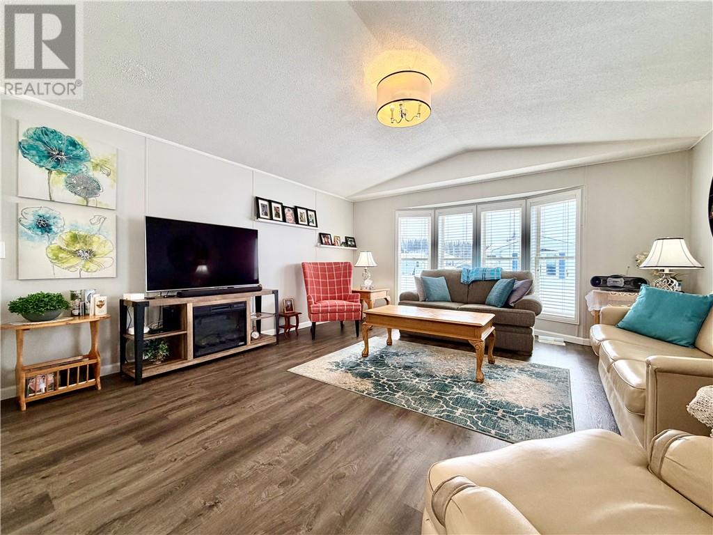 100 Corbin Avenue, Wahnapitae, Ontario   - Photo 3 - 2126278