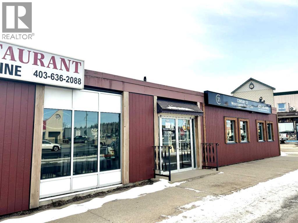 101 Main Avenue E, Sundre, Alberta  T0M 1X0 - Photo 1 - A2272384