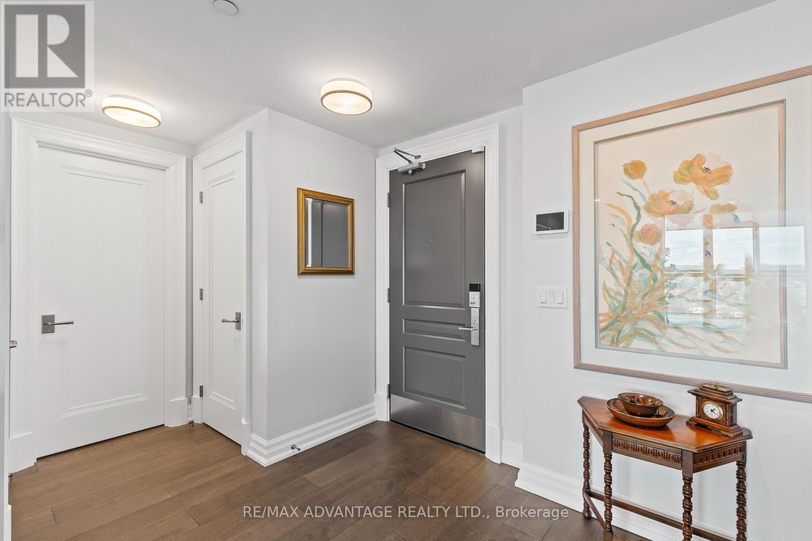 1902 - 2060 Lakeshore Road, Burlington, Ontario  L7R 0G2 - Photo 2 - W12753784