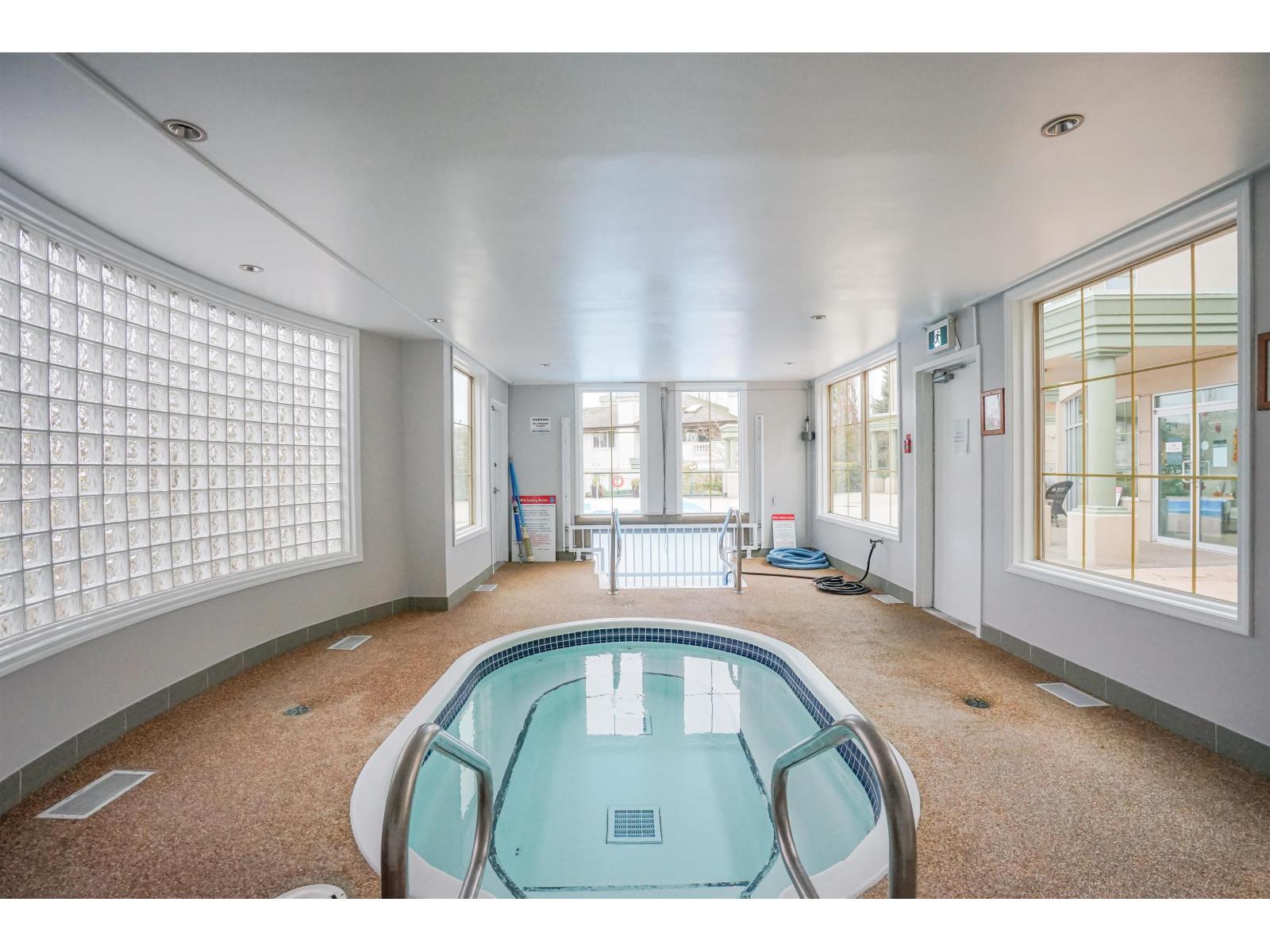 233 13888 70 Avenue, Surrey, British Columbia  V3W 0R8 - Photo 2 - R3085149