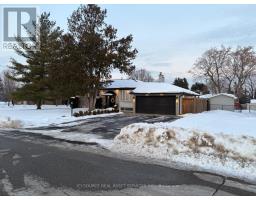 33 HAZELBURY DRIVE, King, Ontario
