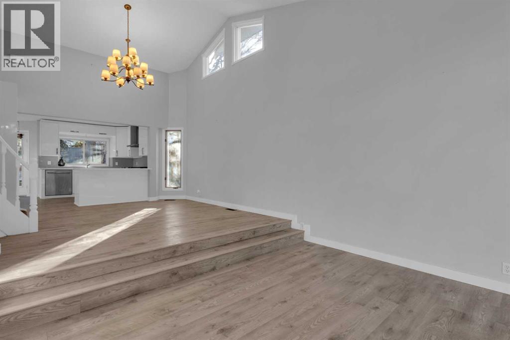 6 Castle Place N, Cochrane, Alberta  T4C 1G4 - Photo 4 - A2278330