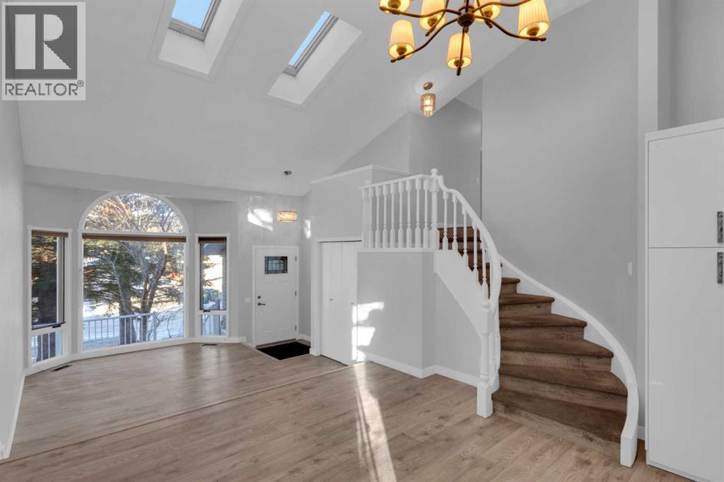 6 Castle Place N, Cochrane, Alberta  T4C 1G4 - Photo 3 - A2278330