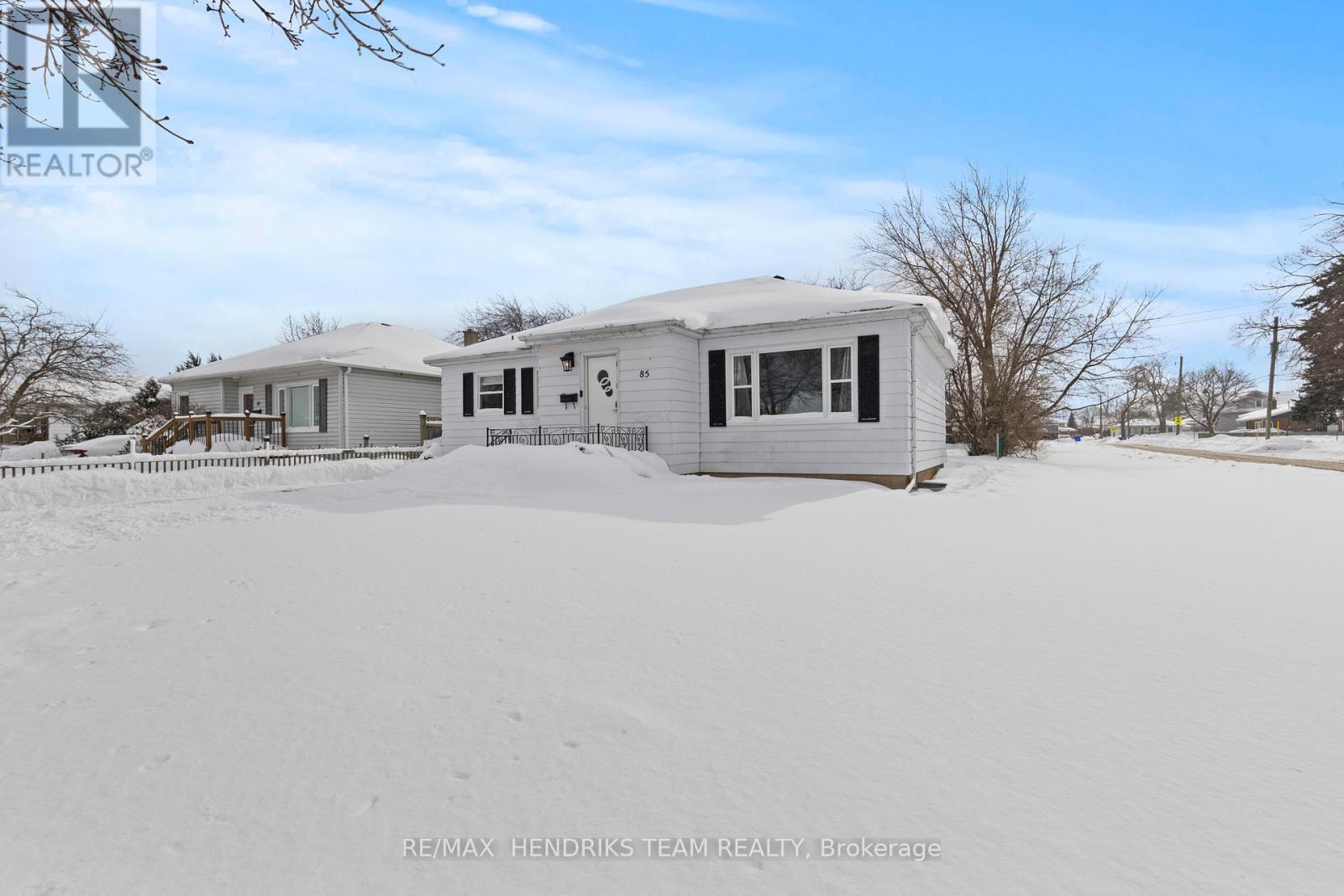 85 Albert Street W, Thorold, Ontario  L2V 2H1 - Photo 3 - X12743350