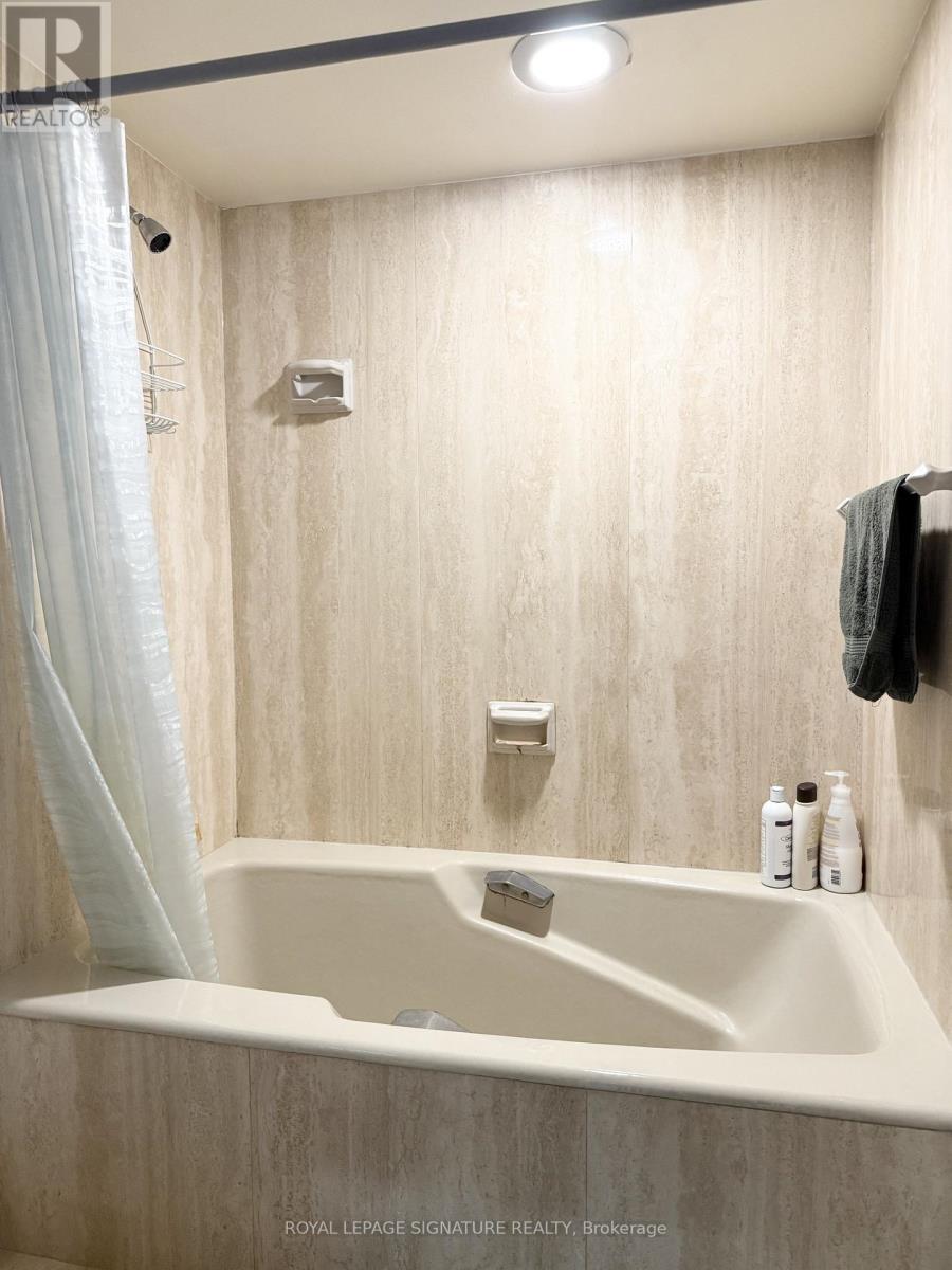 1609 - 65 Harbour Square, Toronto, Ontario  M5J 2L4 - Photo 17 - C12753724