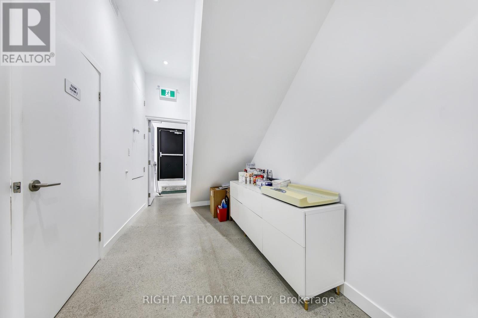 1086 St Clair Avenue W, Toronto, Ontario  M6E 1A7 - Photo 18 - C12728436