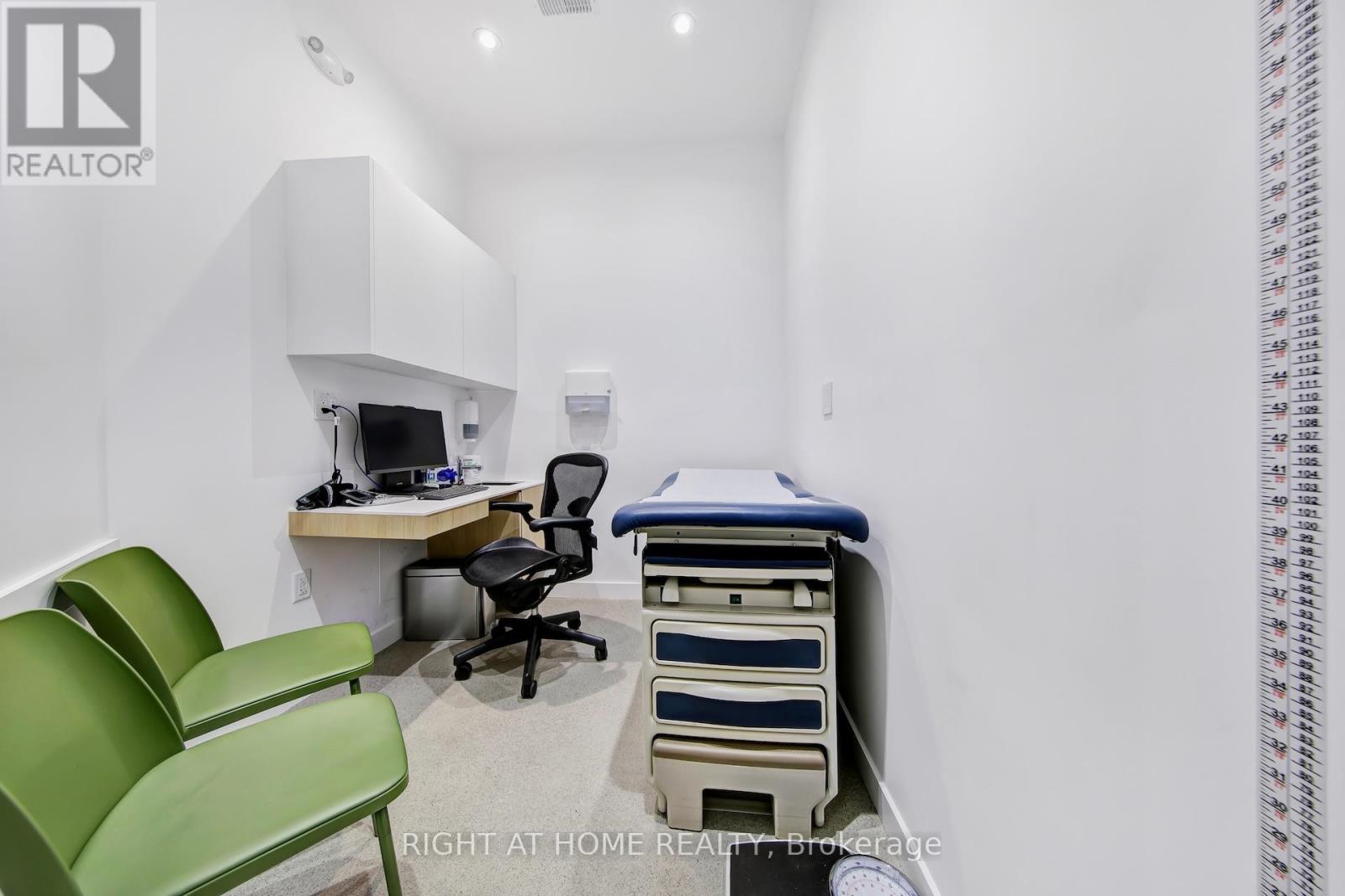 1086 St Clair Avenue W, Toronto, Ontario  M6E 1A7 - Photo 21 - C12728436