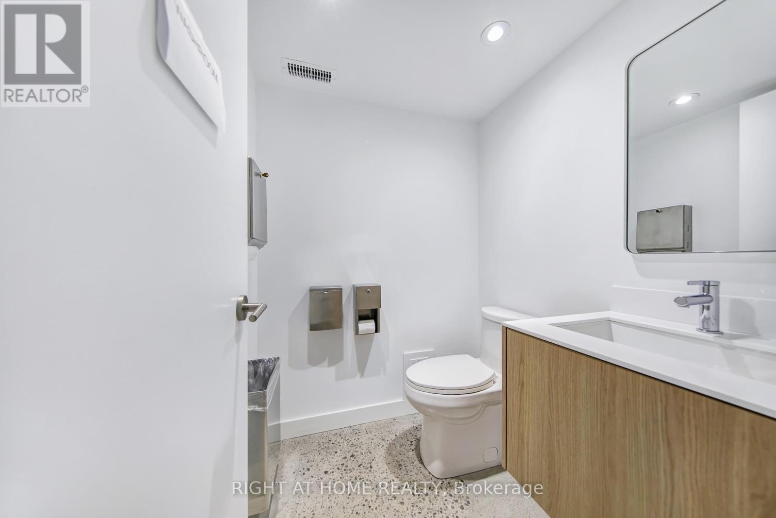 1086 St Clair Avenue W, Toronto, Ontario  M6E 1A7 - Photo 13 - C12728436