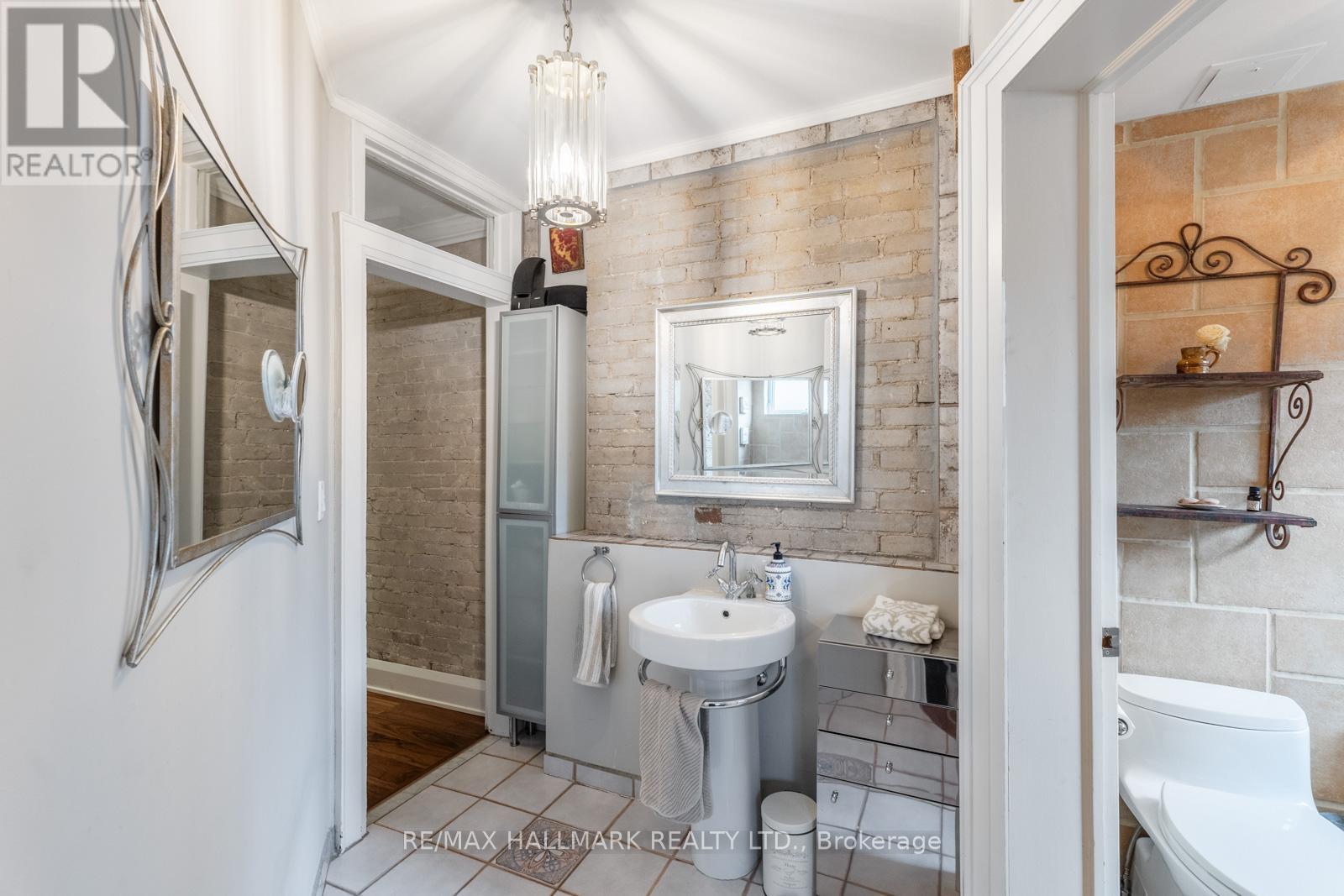 Main - 24 Hammersmith Avenue, Toronto, Ontario  M4E 2W4 - Photo 27 - E12753736