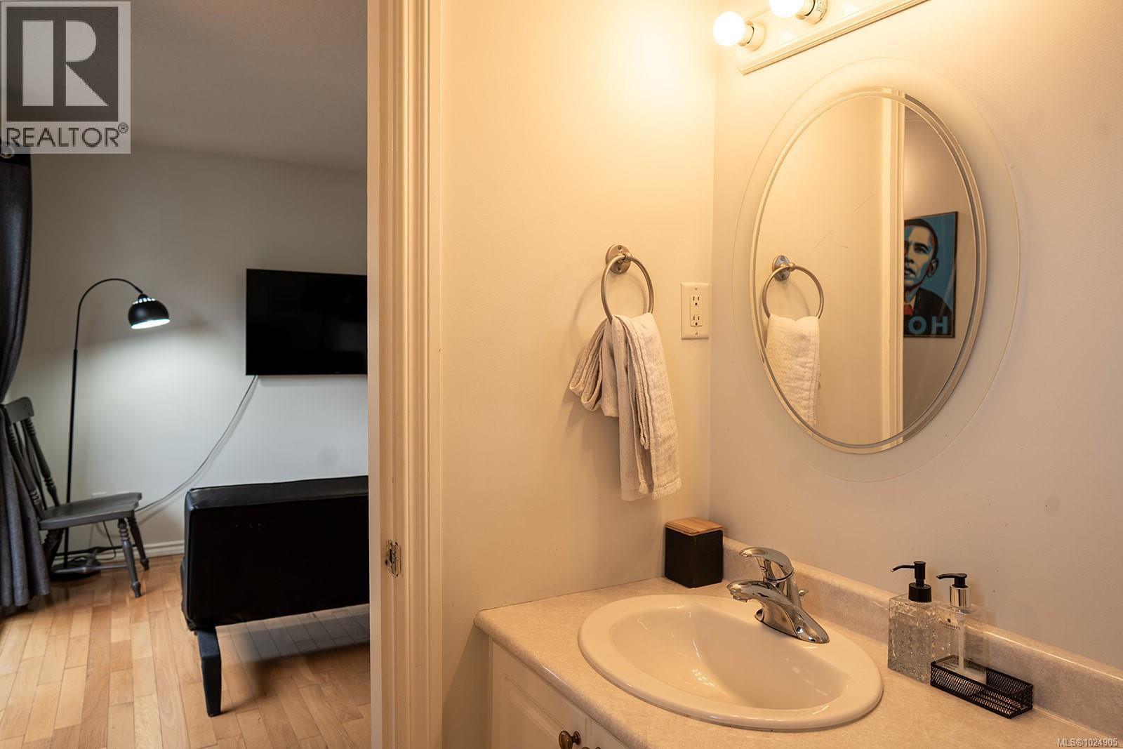 2508 Shakespeare St, Victoria, British Columbia  V8R 4G5 - Photo 34 - 1024905