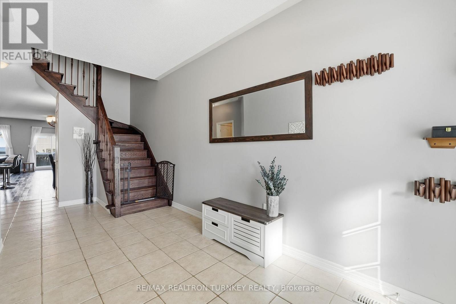 86 Donald Stewart Crescent, East Gwillimbury, Ontario  L0G 1M0 - Photo 2 - N12753692