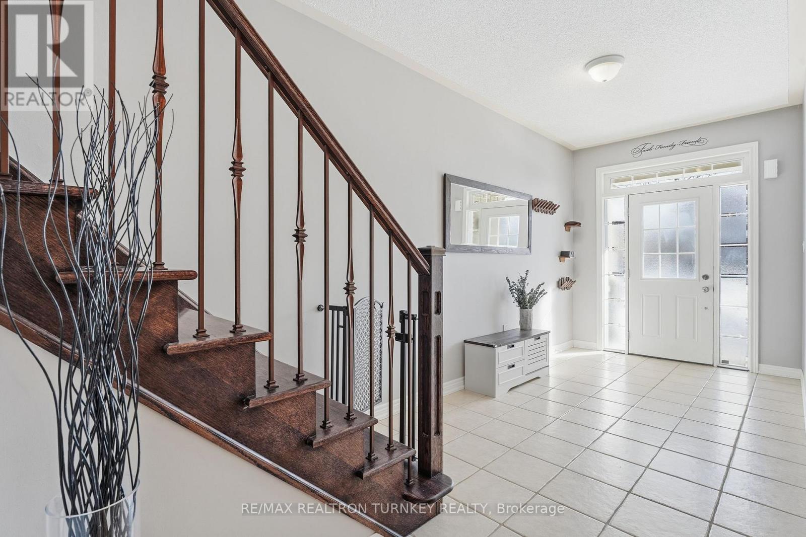 86 Donald Stewart Crescent, East Gwillimbury, Ontario  L0G 1M0 - Photo 3 - N12753692