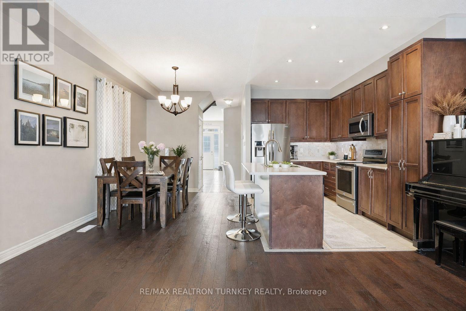 86 Donald Stewart Crescent, East Gwillimbury, Ontario  L0G 1M0 - Photo 4 - N12753692