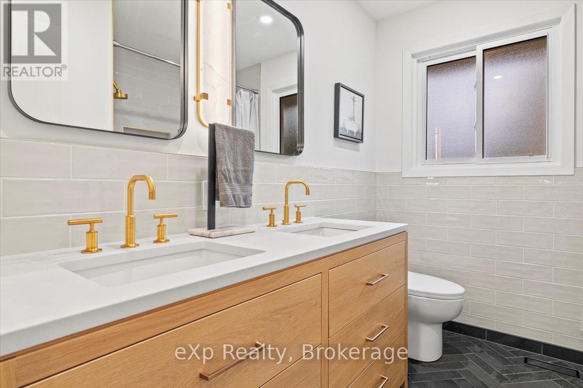 158 6th Avenue, Hanover, Ontario  N4N 2E4 - Photo 14 - X12465158