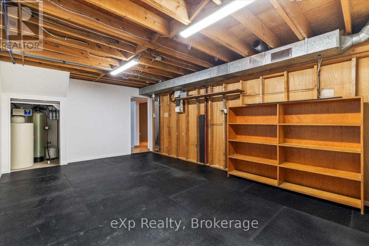 158 6th Avenue, Hanover, Ontario  N4N 2E4 - Photo 24 - X12465158