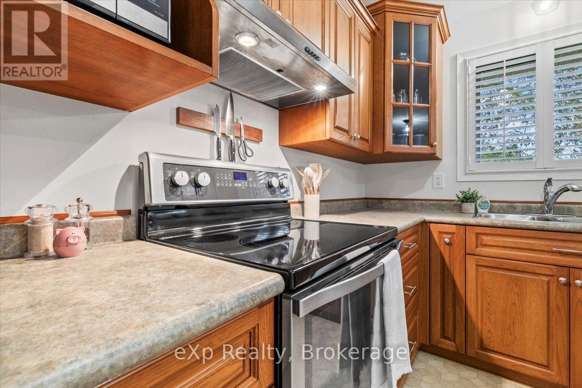 158 6th Avenue, Hanover, Ontario  N4N 2E4 - Photo 9 - X12465158