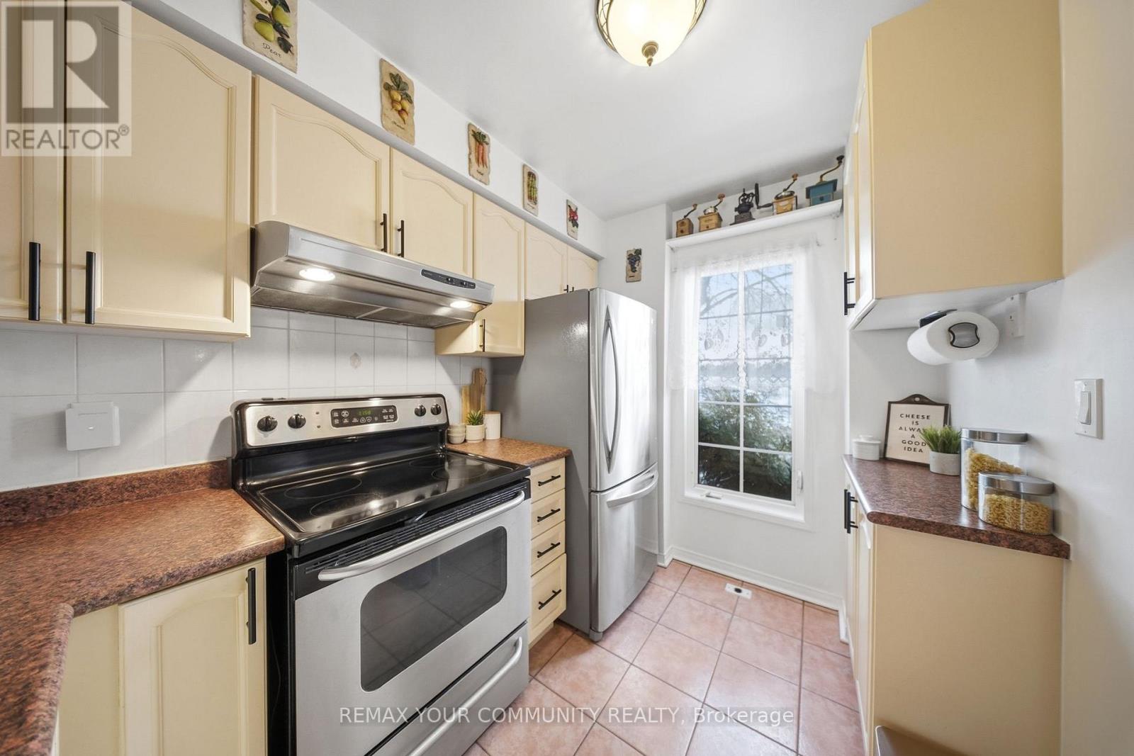 11 - 210 Manitoba Street, Toronto, Ontario  M8Y 4G7 - Photo 4 - W12753706