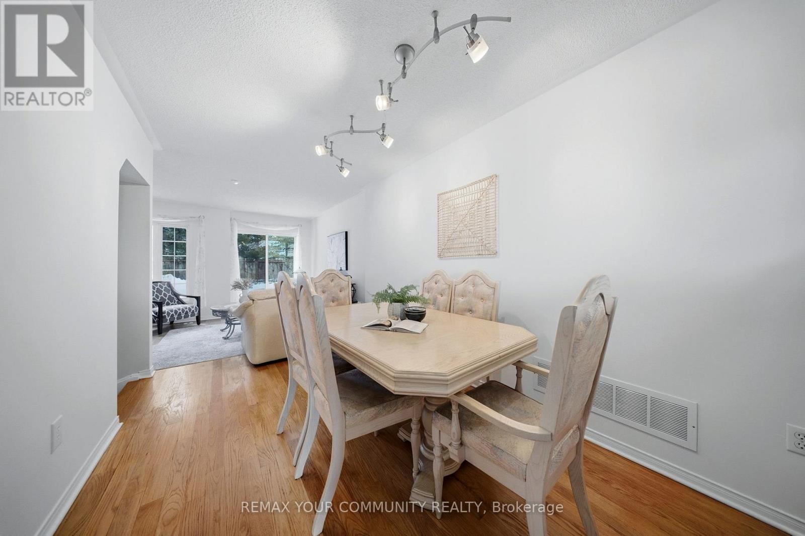 11 - 210 Manitoba Street, Toronto, Ontario  M8Y 4G7 - Photo 7 - W12753706