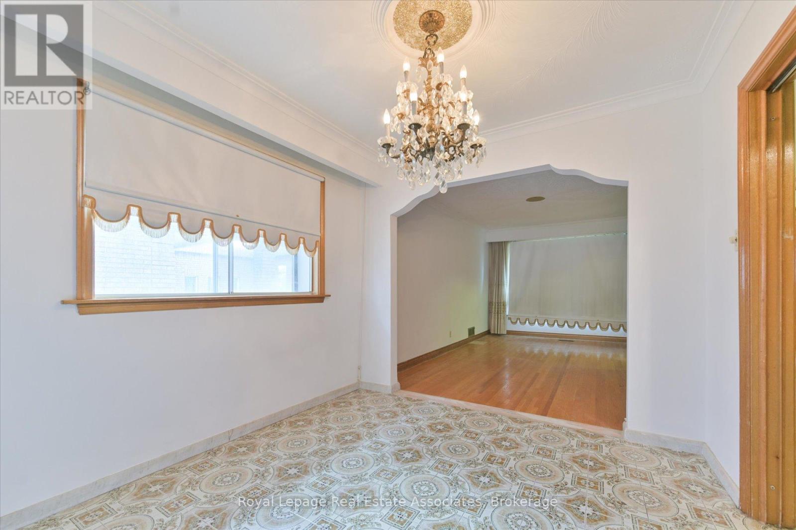 135 Jay Street, Toronto, Ontario  M6L 2M3 - Photo 14 - W12753712