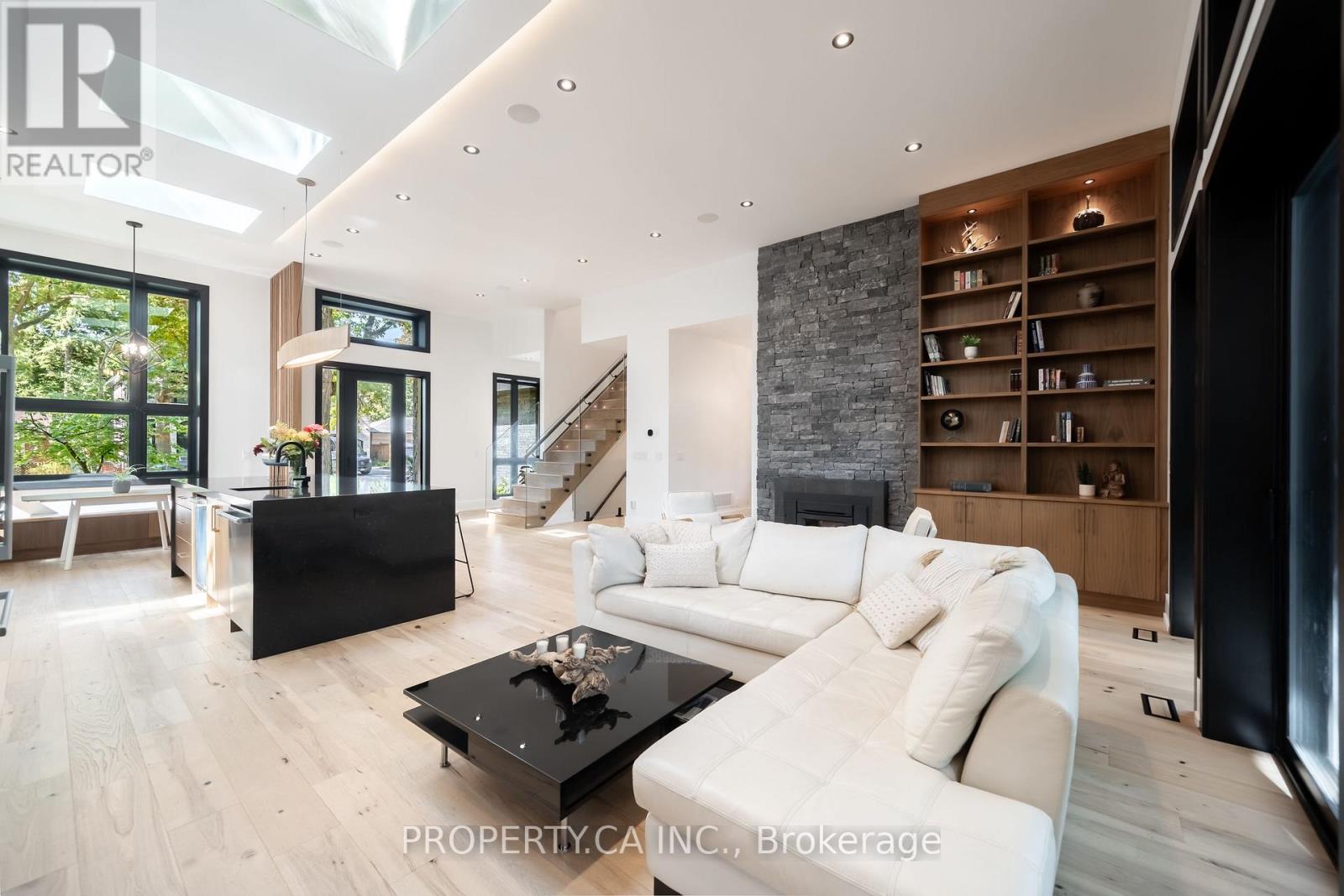 58 Farningham Crescent, Toronto, Ontario  M9B 3B6 - Photo 12 - W12753740