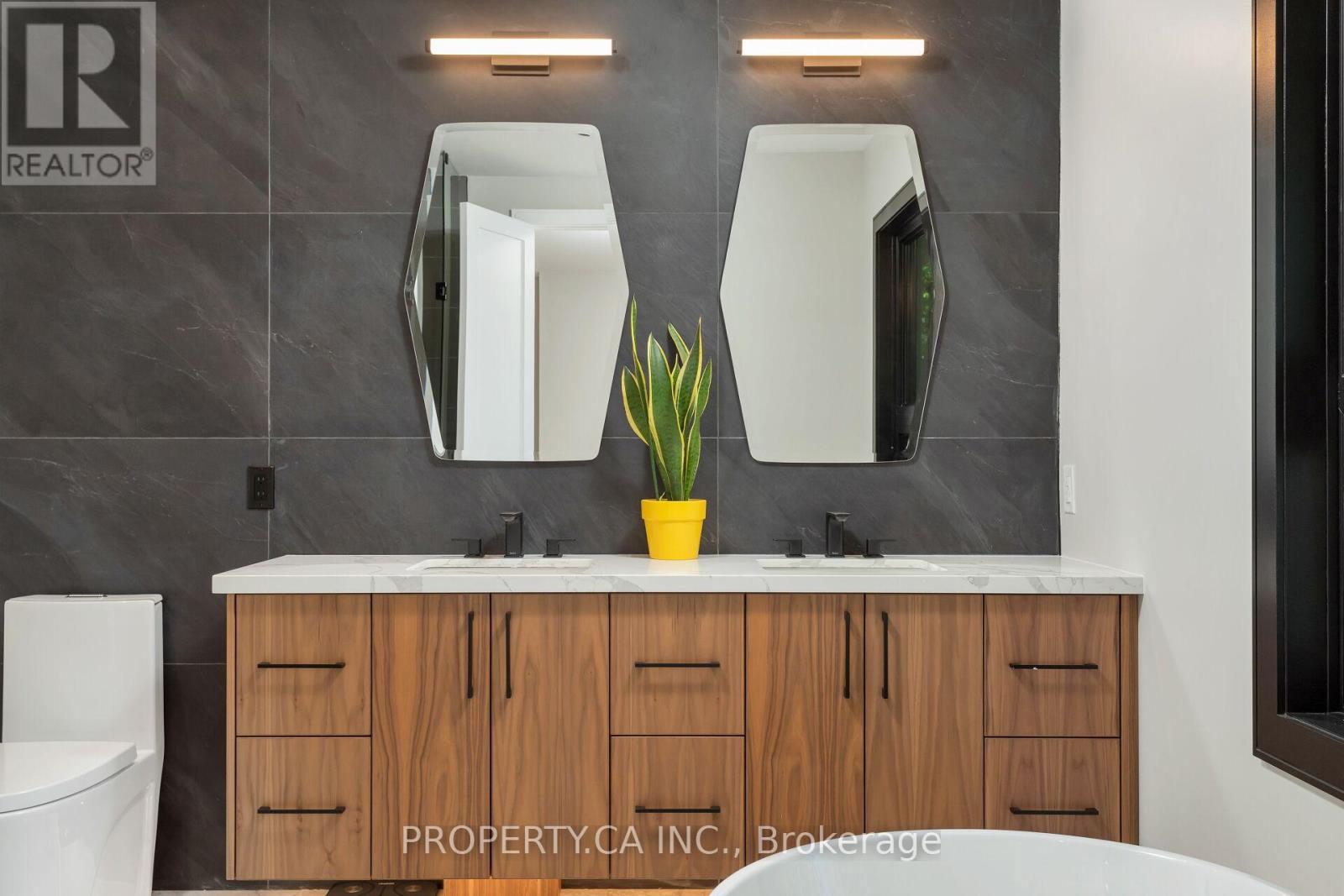 58 Farningham Crescent, Toronto, Ontario  M9B 3B6 - Photo 26 - W12753740