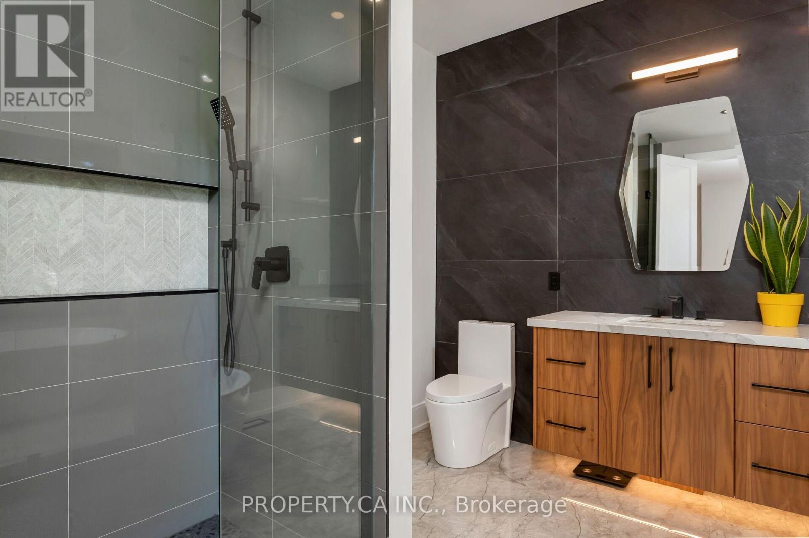 58 Farningham Crescent, Toronto, Ontario  M9B 3B6 - Photo 27 - W12753740