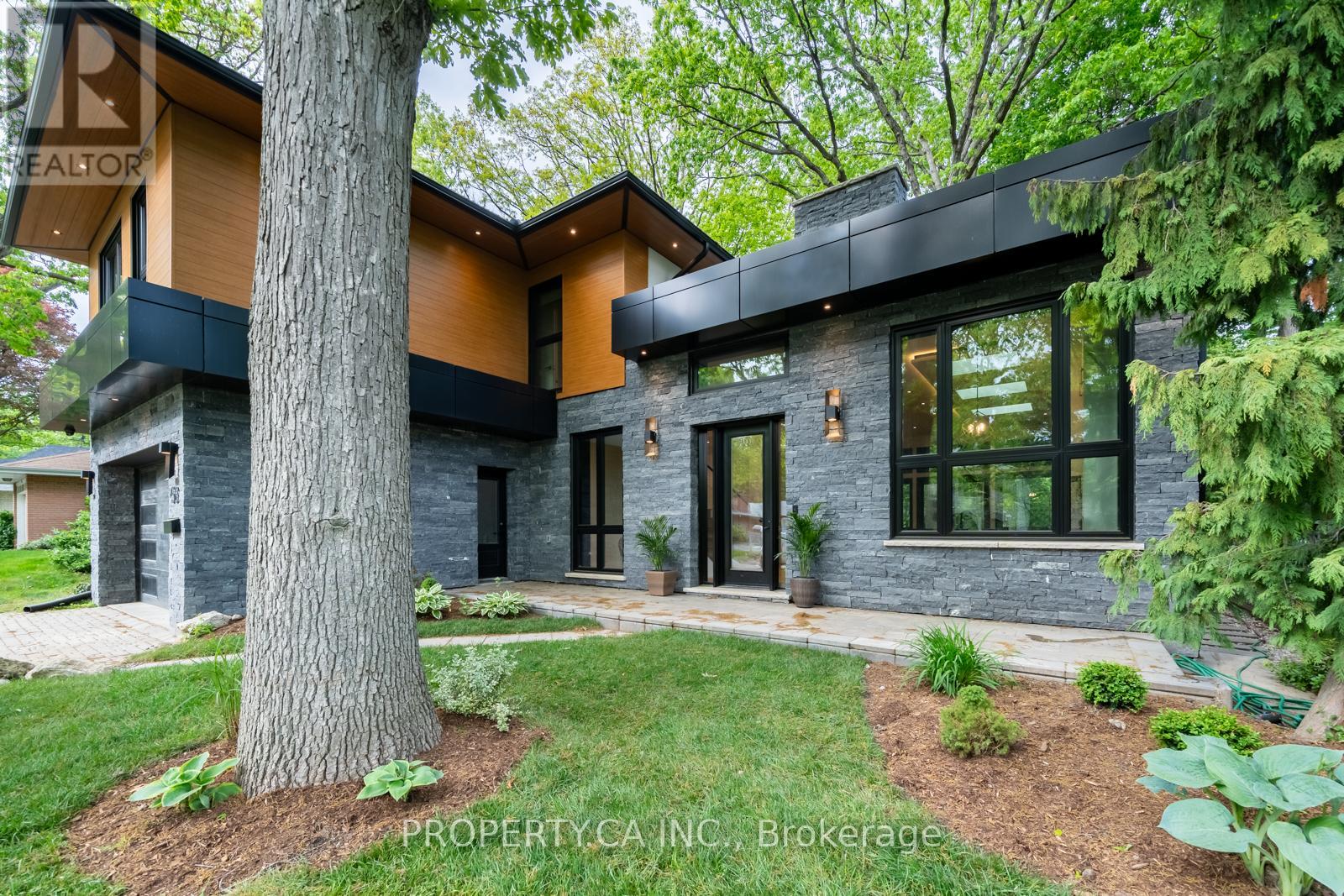 58 Farningham Crescent, Toronto, Ontario  M9B 3B6 - Photo 3 - W12753740