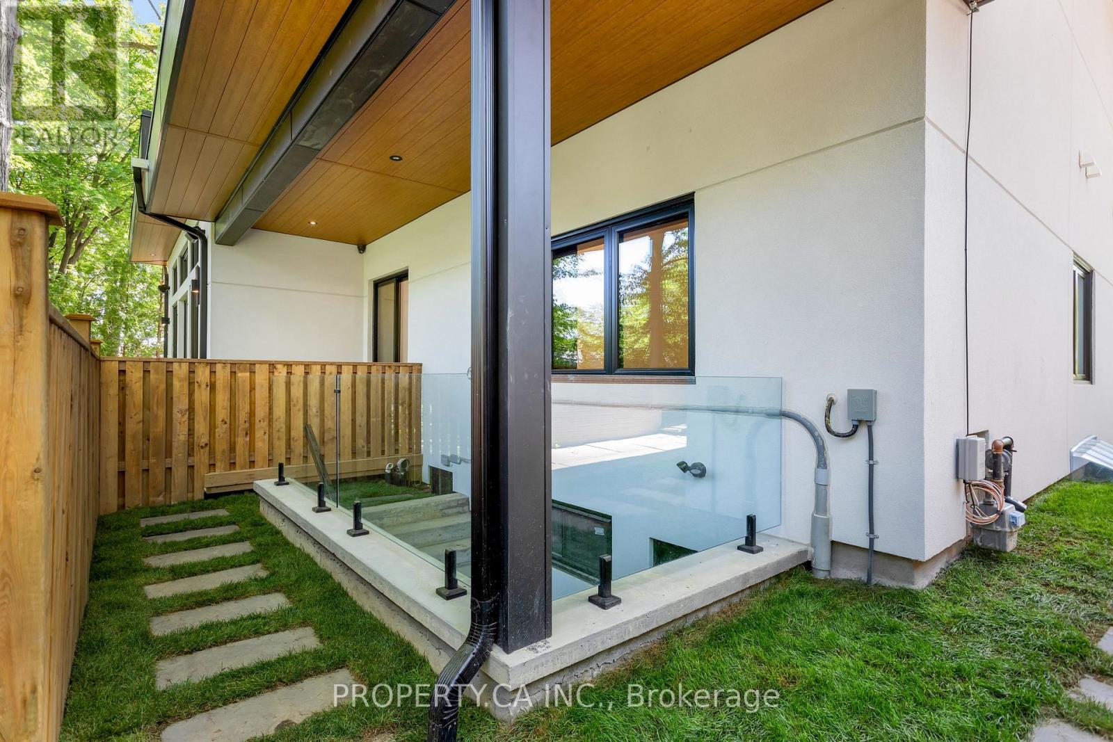 58 Farningham Crescent, Toronto, Ontario  M9B 3B6 - Photo 45 - W12753740