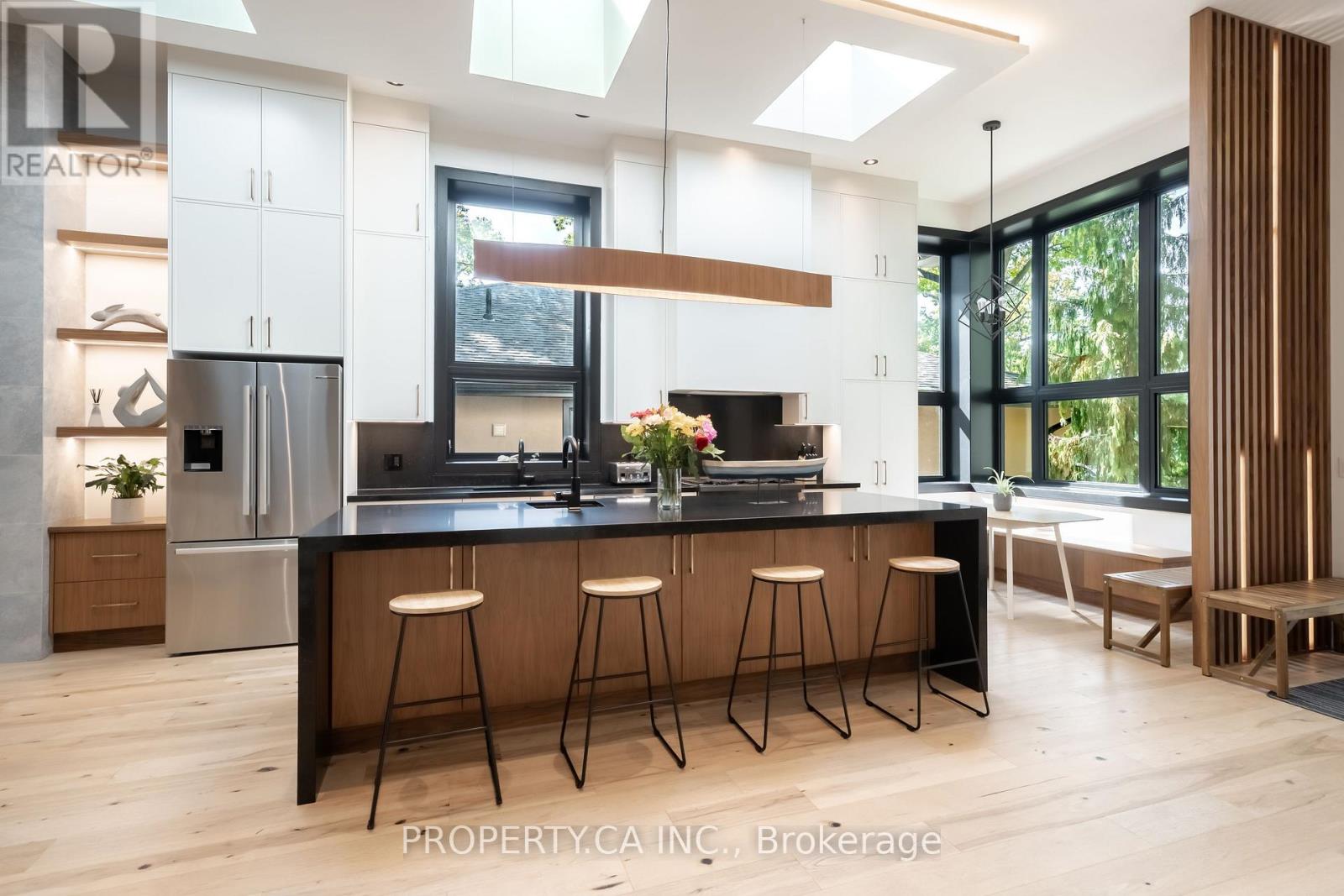 58 Farningham Crescent, Toronto, Ontario  M9B 3B6 - Photo 6 - W12753740