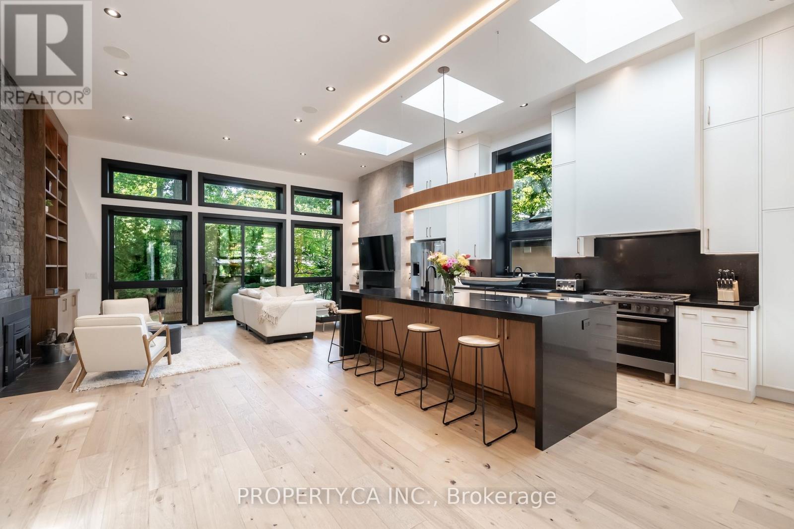 58 Farningham Crescent, Toronto, Ontario  M9B 3B6 - Photo 8 - W12753740