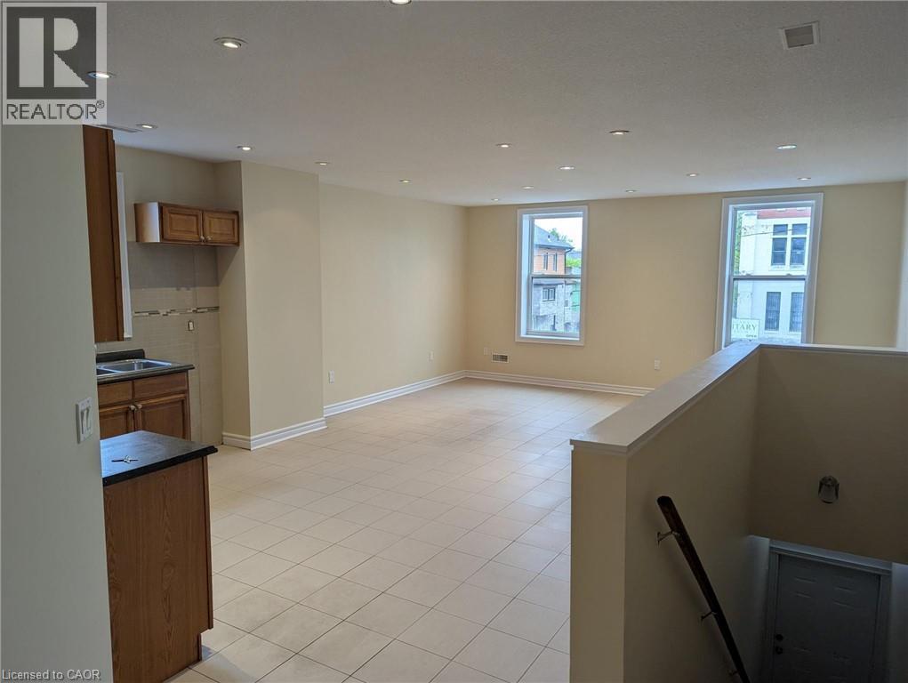 5052 Victoria Avenue Unit# 2, Niagara Falls, Ontario  L2E 4E1 - Photo 2 - 40802630