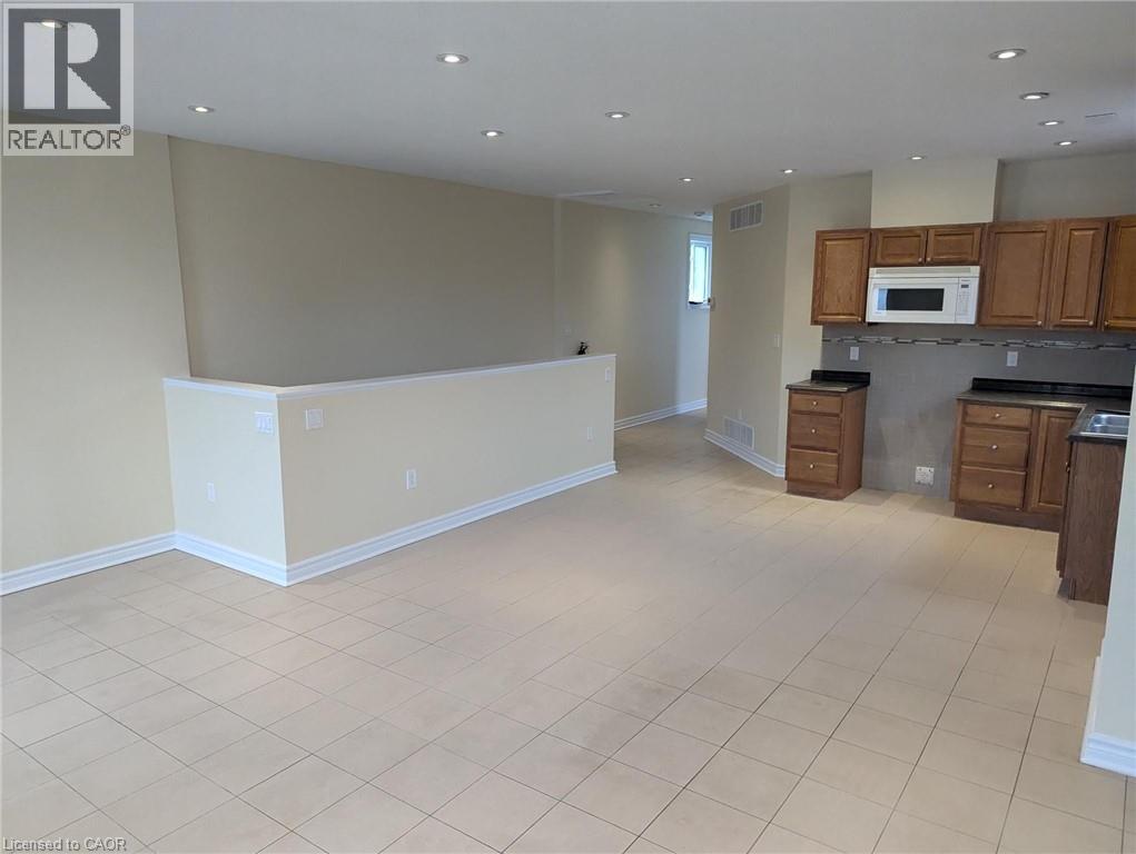 5052 Victoria Avenue Unit# 2, Niagara Falls, Ontario  L2E 4E1 - Photo 3 - 40802630