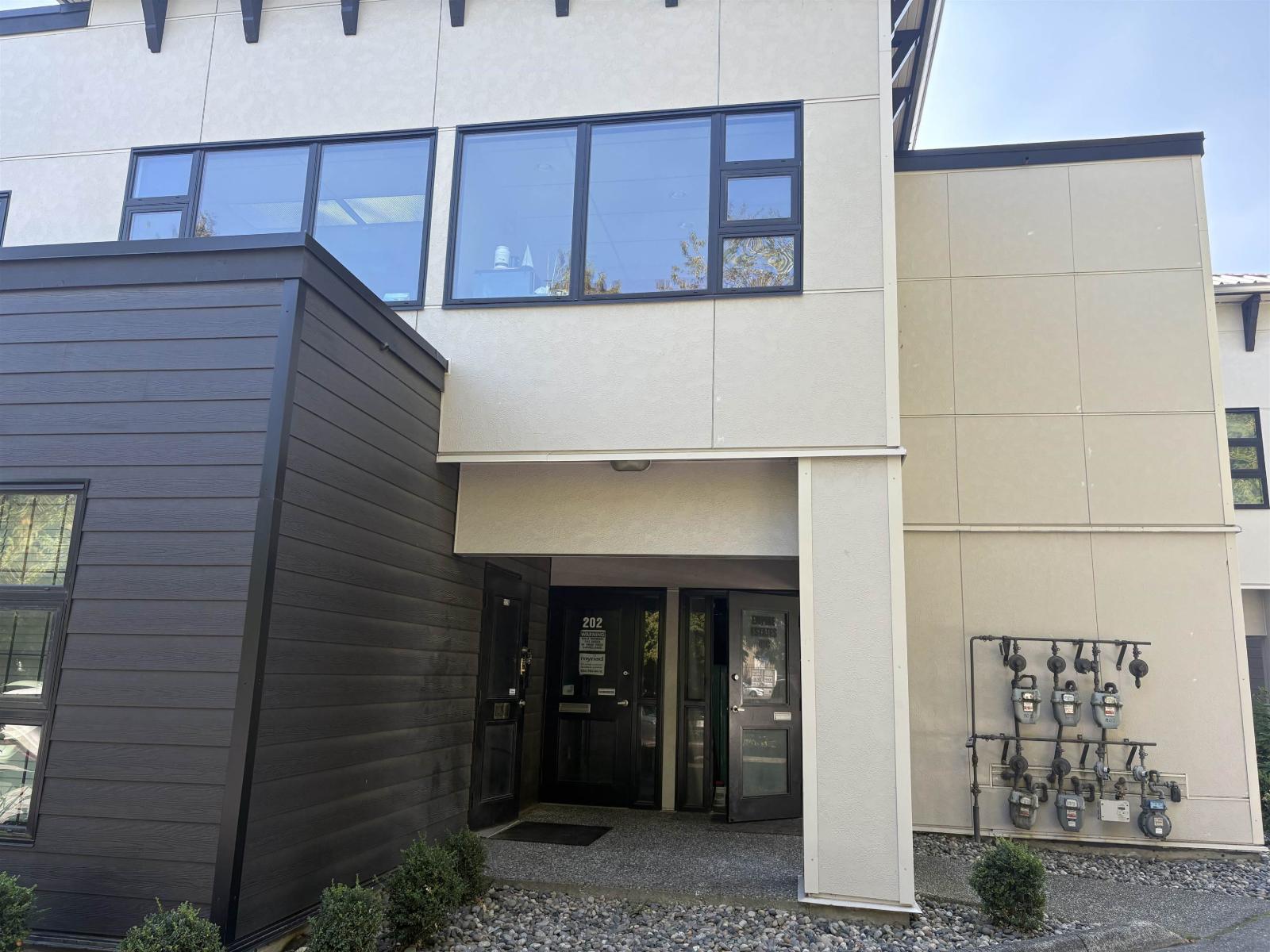 102 8364 Young Road, Chilliwack Proper South, Chilliwack, British Columbia  V2P 4N9 - Photo 2 - C8072426