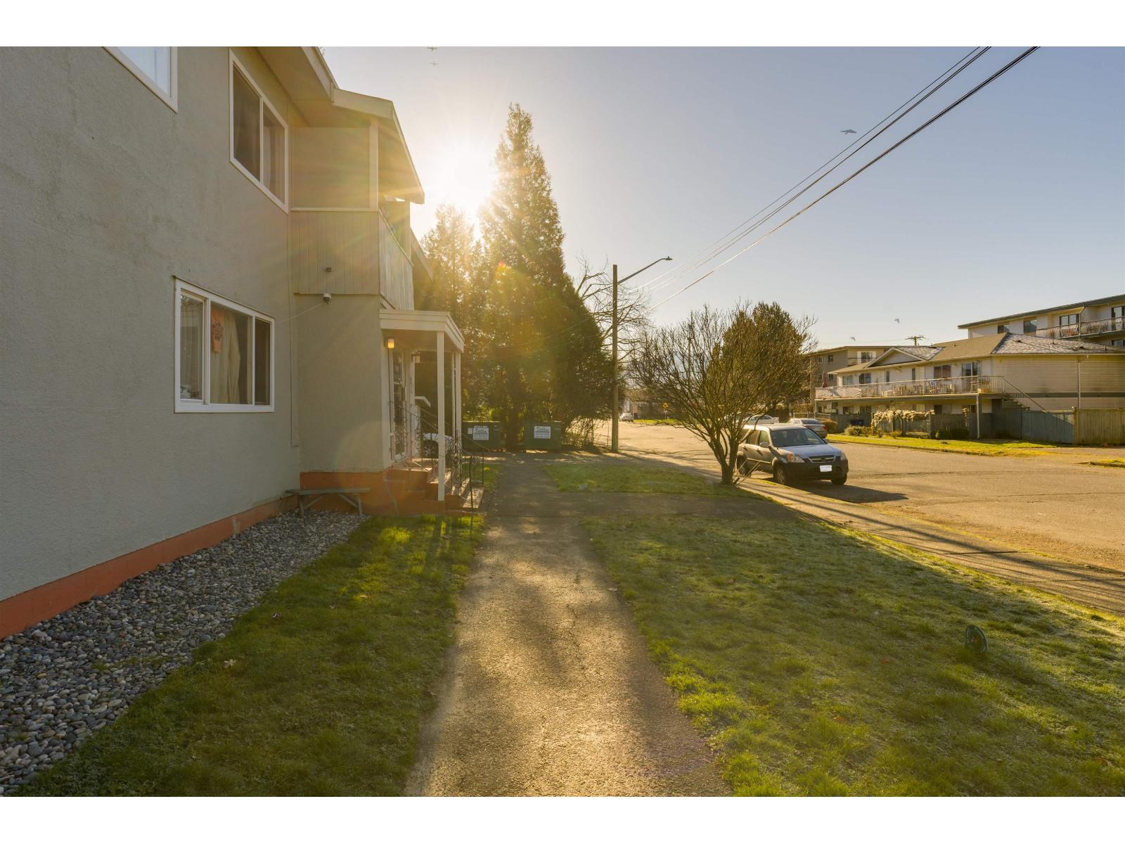 9452 Fletcher Street, Chilliwack Proper East, Chilliwack, British Columbia  V2P 4Z5 - Photo 6 - C8075790