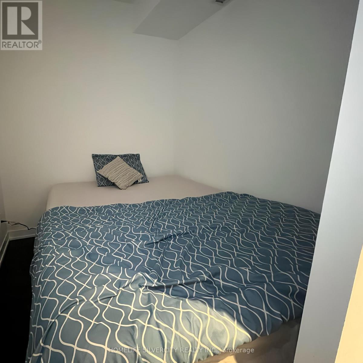 1916 - 319 Jarvis Street S, Toronto, Ontario  M5B 0C8 - Photo 4 - C12749858