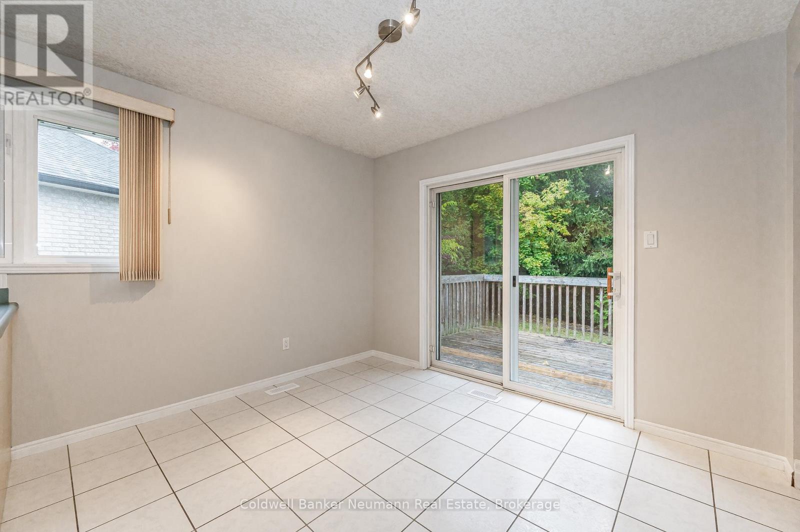 Upper - 18 Whittaker Court, Guelph (Kortright Hills), Ontario  N1C 1G1 - Photo 10 - X12753984