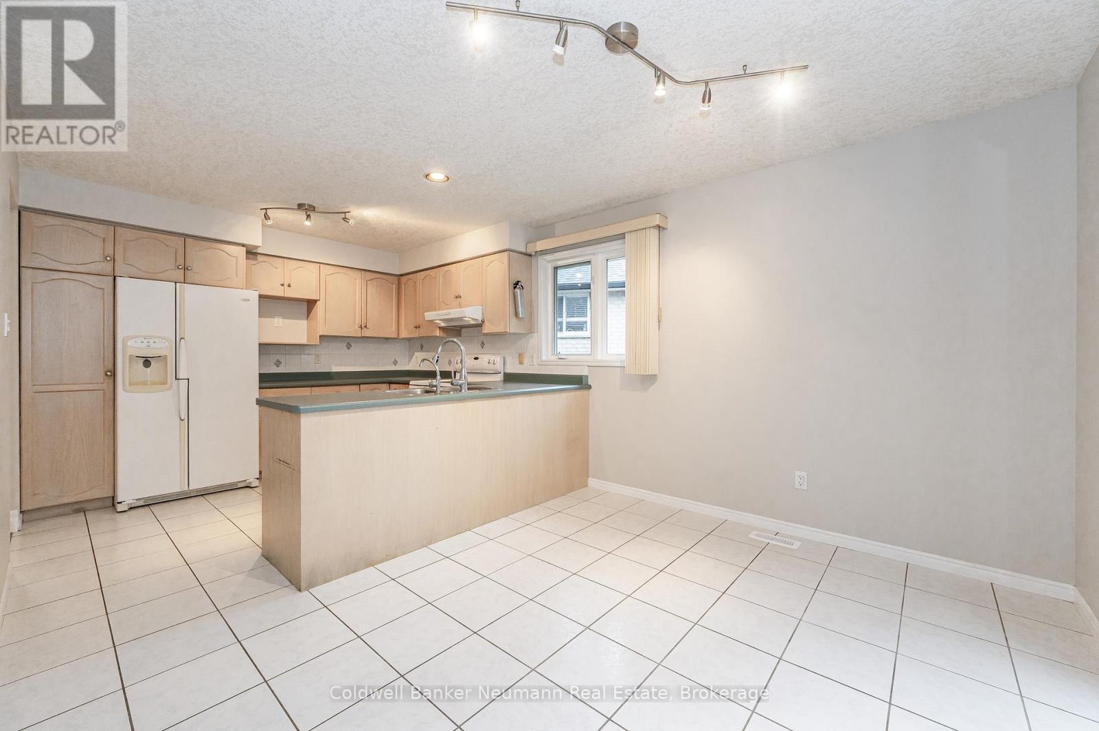 Upper - 18 Whittaker Court, Guelph (Kortright Hills), Ontario  N1C 1G1 - Photo 11 - X12753984
