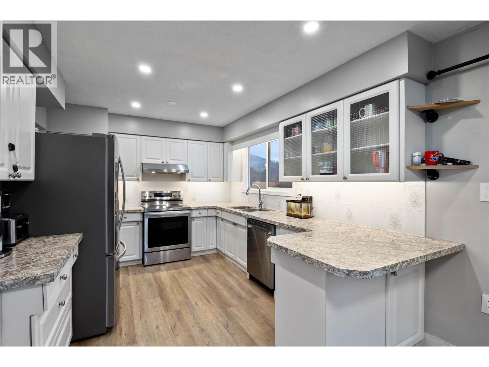 1754 Sheridan Drive, Kamloops, British Columbia  V2B 6A9 - Photo 8 - 10372574