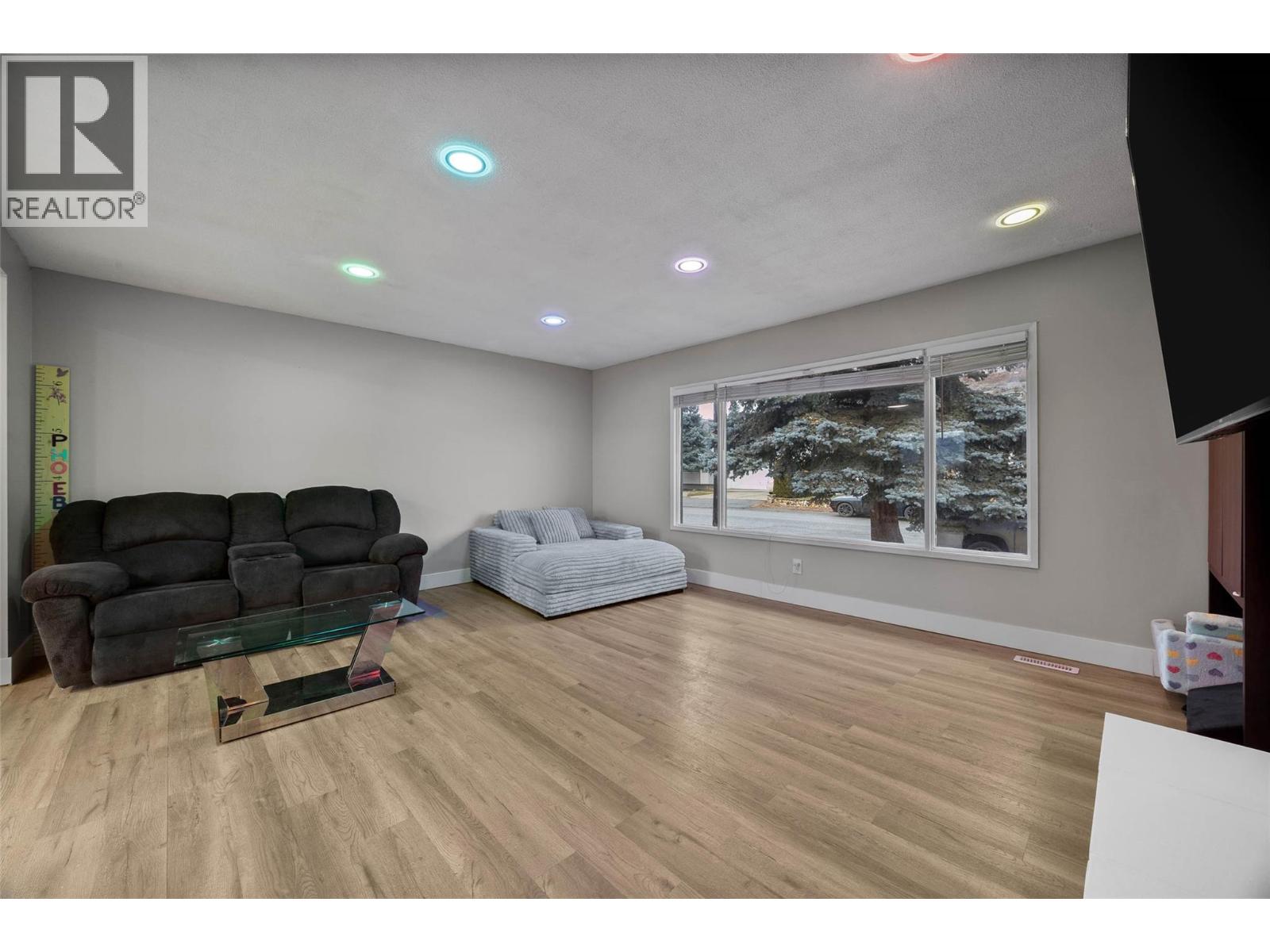 1754 Sheridan Drive, Kamloops, British Columbia  V2B 6A9 - Photo 4 - 10372574