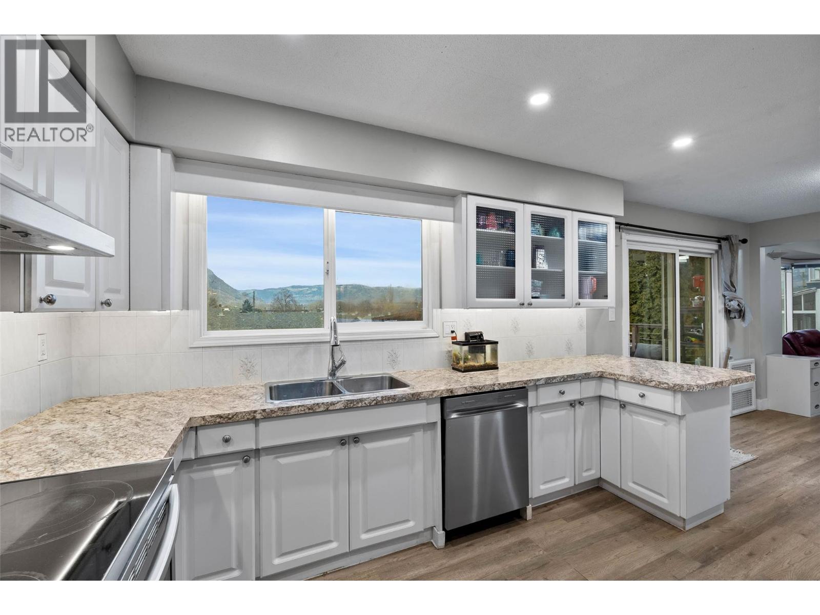 1754 Sheridan Drive, Kamloops, British Columbia  V2B 6A9 - Photo 10 - 10372574