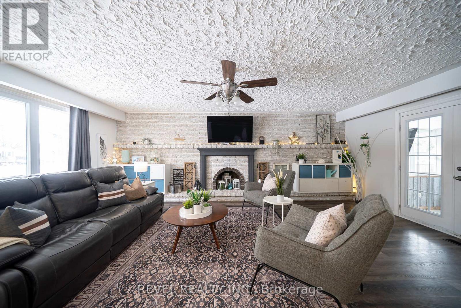 44 Shalfleet Boulevard, Brantford, Ontario  N3R 6L6 - Photo 4 - X12753708