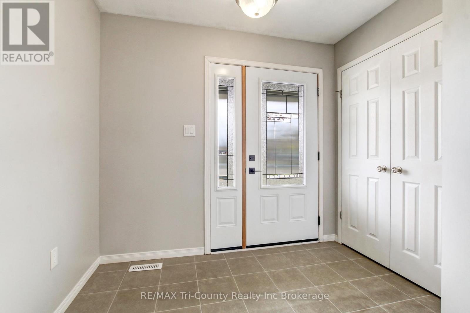 63 Woodhatch Crescent, Ingersoll, Ontario  N5C 0A3 - Photo 5 - X12707790